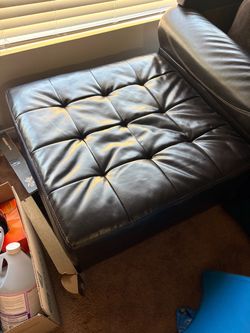 Free large ottoman
