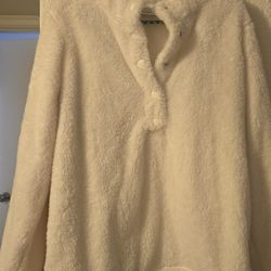 White faux fur coat with buttons. Size:M