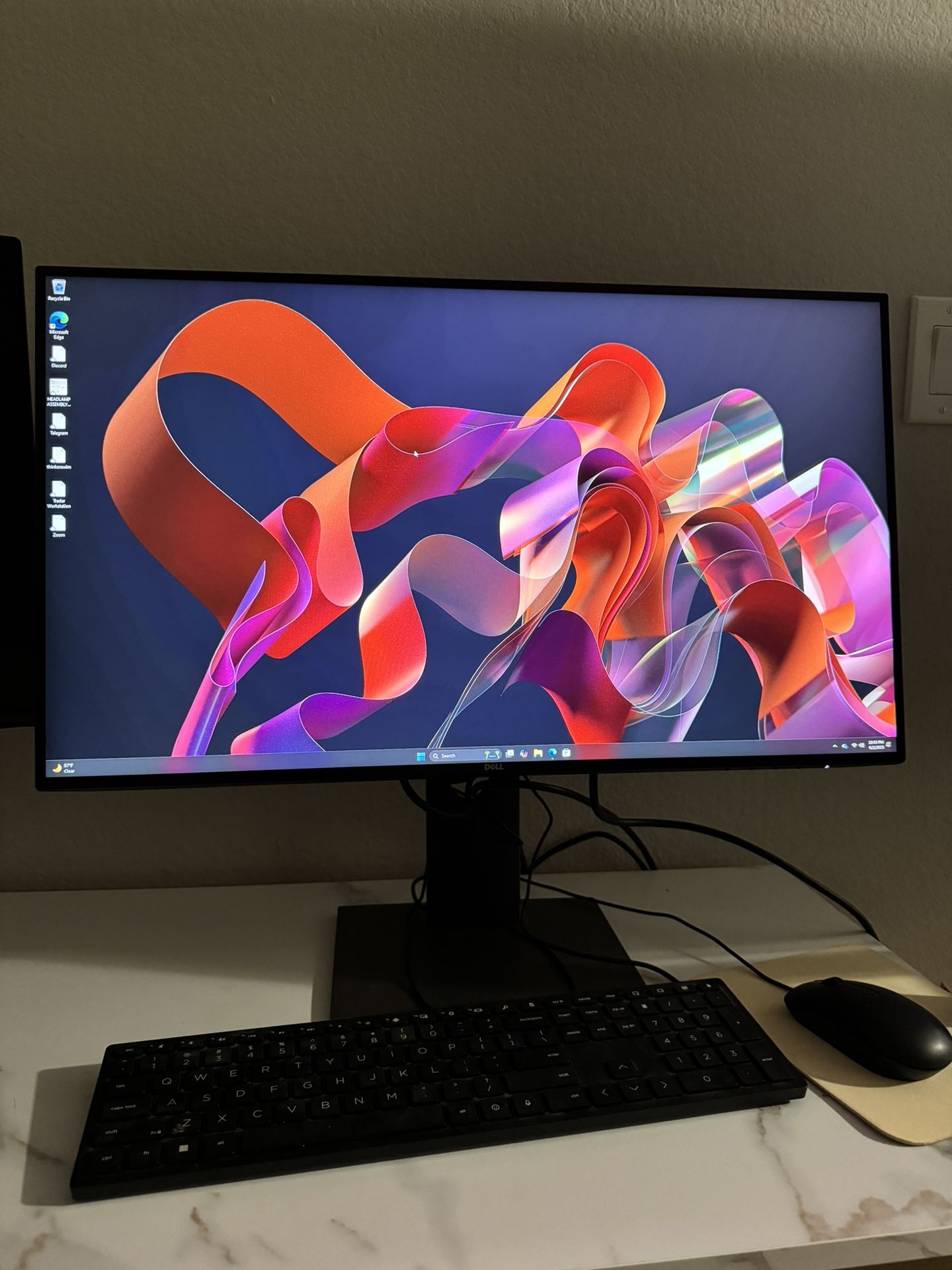 Dell Ultrasharp 27 Inch (gently Used) + Vostro 5090 Btx base