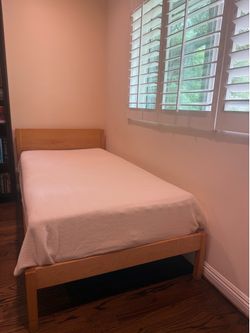 Twin size bed, Solid Wood