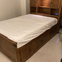 Legacy Classic Bed And Bureau 