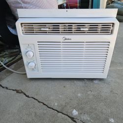 AC Unit Works Great
