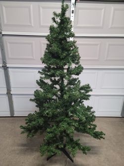 6.5 Ft Artificial Pre Lit Tree