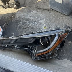 2019-22 TOYOTA  COROLLA LEFT  HEADLIGHT 