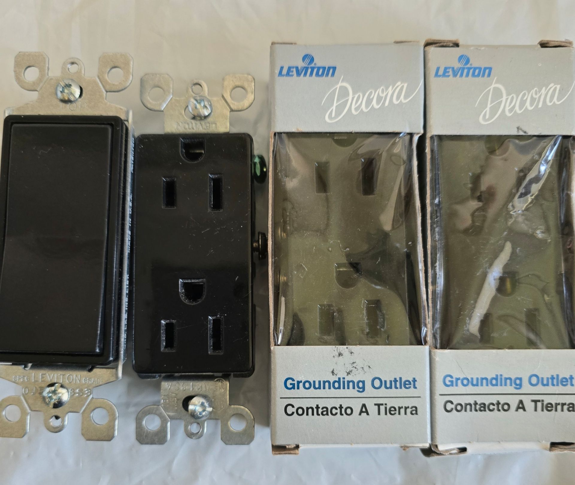 Leviton electrical outlets new 4 piece