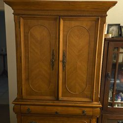 Armoire TV/ Dresser Hutch