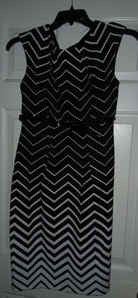 Classy Black & White Chevron Print Dress