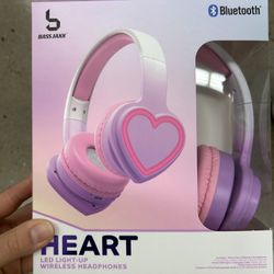 NWT Heart LED light up wireless Bluetooth headphones