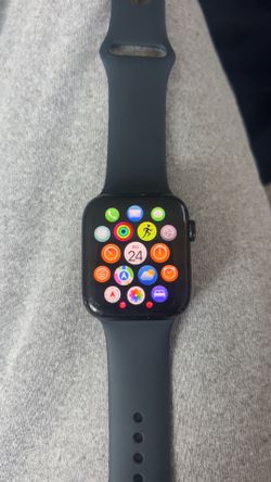 Apple Watch SE (2nd Generation) 44mm GPS – Excellent Condition
