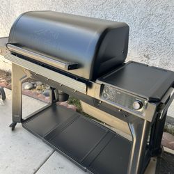 TRAEGER WOODRIDGE-PRO PELLET GRILL SMOKER WITH WI-FI TECHNOLOGY 