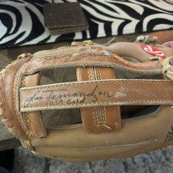 Autograph Lisa Fernandez Glove