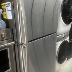 ge 33 inches top freezer stainless  new 