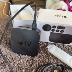 Apple TV, cuatro. Nueva.