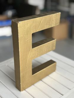 Gold Letter E Artwork 
