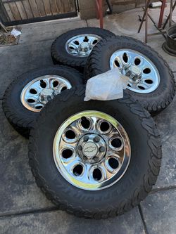 LT285/70/R17 Bfgoodrich all Terrain & Chevy Silverado Wheels