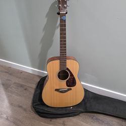Yamaha FG700S