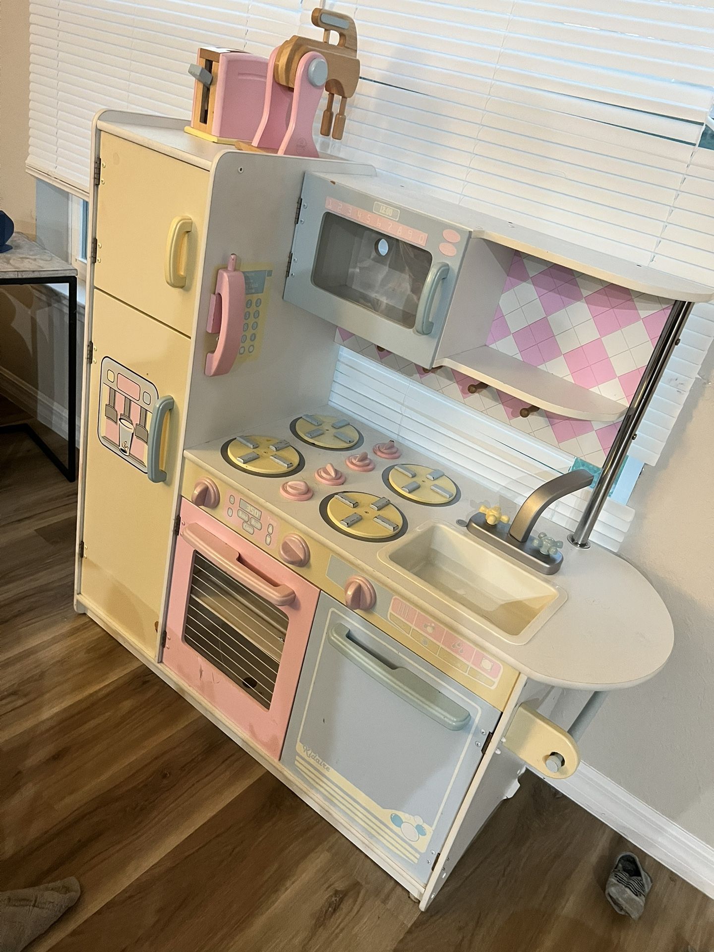 Kids Play Kitchen