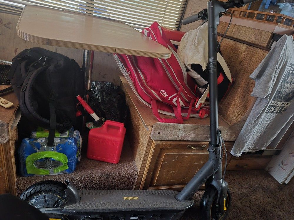 Segway's Ninebot nb-42d0-02d9 foldable electric scooter