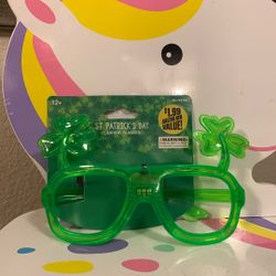 St. Patrick’s Day Flashing Glasses Lights Up 