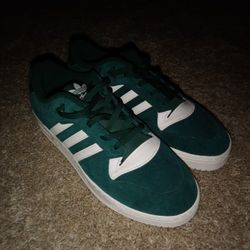 Adidas Rivalry Low Suede size 10