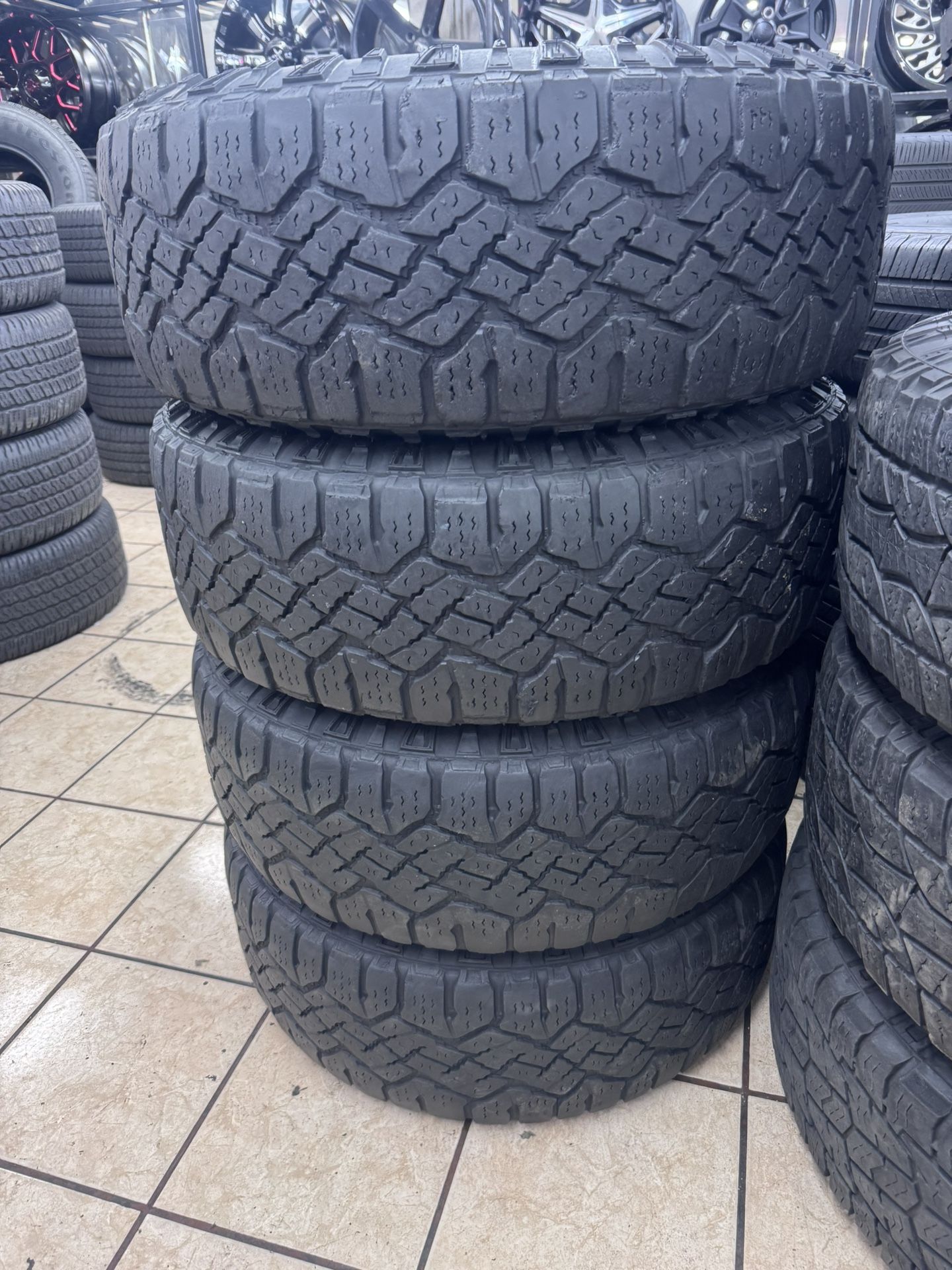 265/65/17 The Set Goodyear 