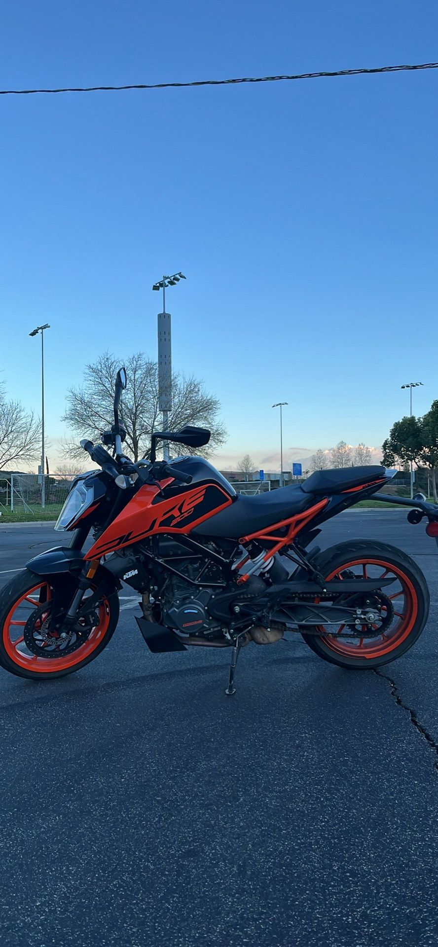22 KTM Duke 200