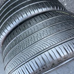 Tengo un par de llantas en muy buenas condiciones marca Pirelli Scorpion zero   285 35 R22 instalación y balanceó por el mismo precio 