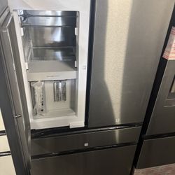 Samsung French Door Refrigerator w/ Beverage Center RF29BB8600QLAA