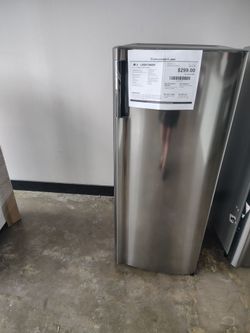 LG 5.8 cu ft Single Freezer