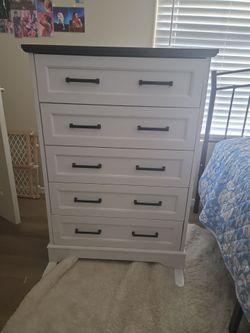 White/black dresser