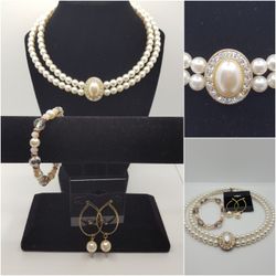 Gorgeous Freshwater Pearl Set 3 tems, one Necklace, 1 pair of Earrings, and 1 Bracelet, It is an amulet that can clean the negative energy. #720
