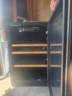 insignia mini beverage cooler 130 can capacity