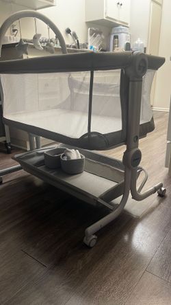 Cowiewie Baby Bassinet Bedside Sleeper with Wheels & Storage Basket for Newborns