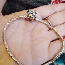Minnie Mouse Clasp Charm Braclet
