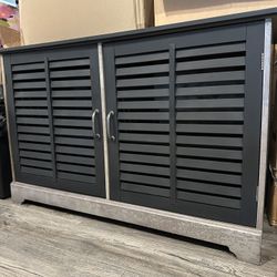 Gorgeous Cabinet/ Display Shelf/ Tv Stand With Adjustable Height Shelves - Great Condition - Very Clean 