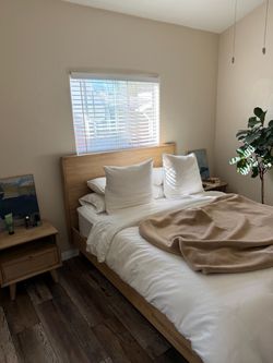 Mid-Century Modern Wood Queen Bedroom Set