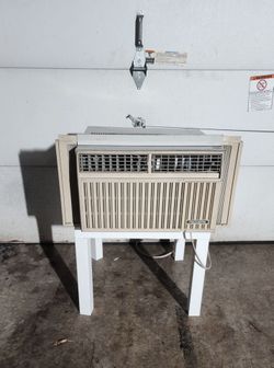 WINDOW AC AIR CONDITIONER UNIT  7500BTU