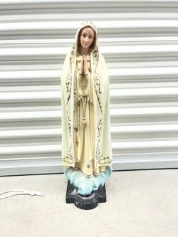 Beautiful vintage 24 in Mary chalkware Statue by Boston Statuary co