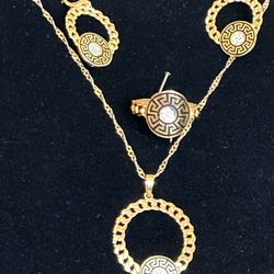 21K  Yellow Gold Necklace Set With Clustered Diamonds. 