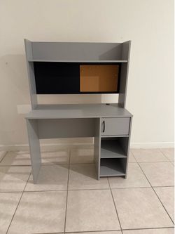 Student Desk with Hutch – Like New! 📚✨