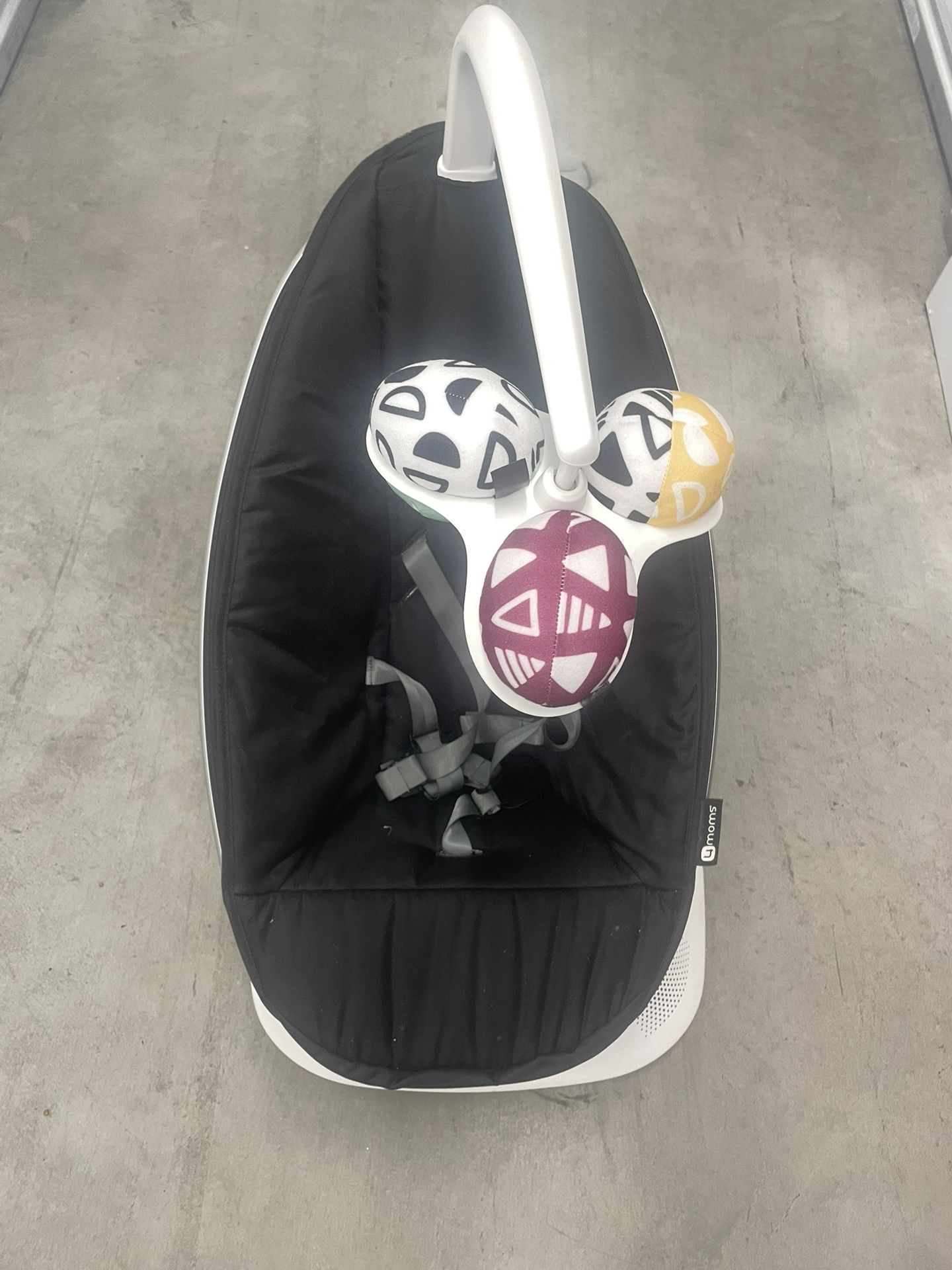 4moms MamaRoo Multi-Motion Baby Swing