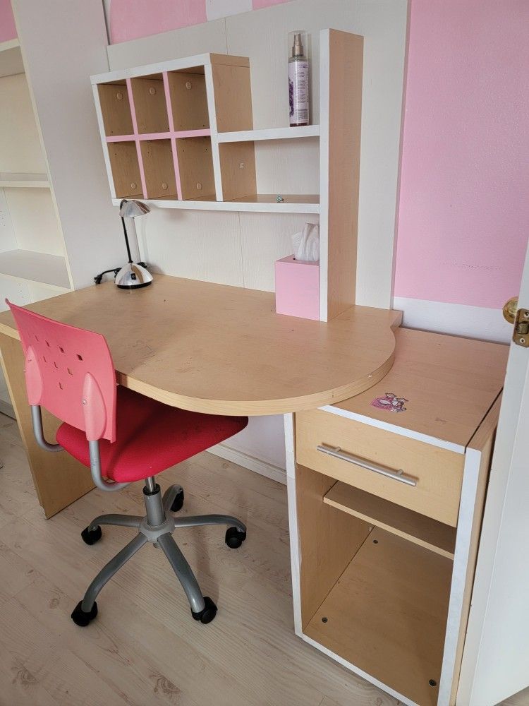 Kid Desk With Hutch