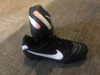 Nike tiempo con solo una puesta,size 8