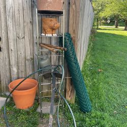 Many Garden Items, Including A  Long Shelf For Plant, A Green Plants Fence, A Water Hose And More (NO SHIPPING)