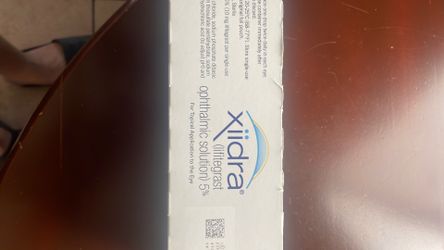 Xiidra eye drops
