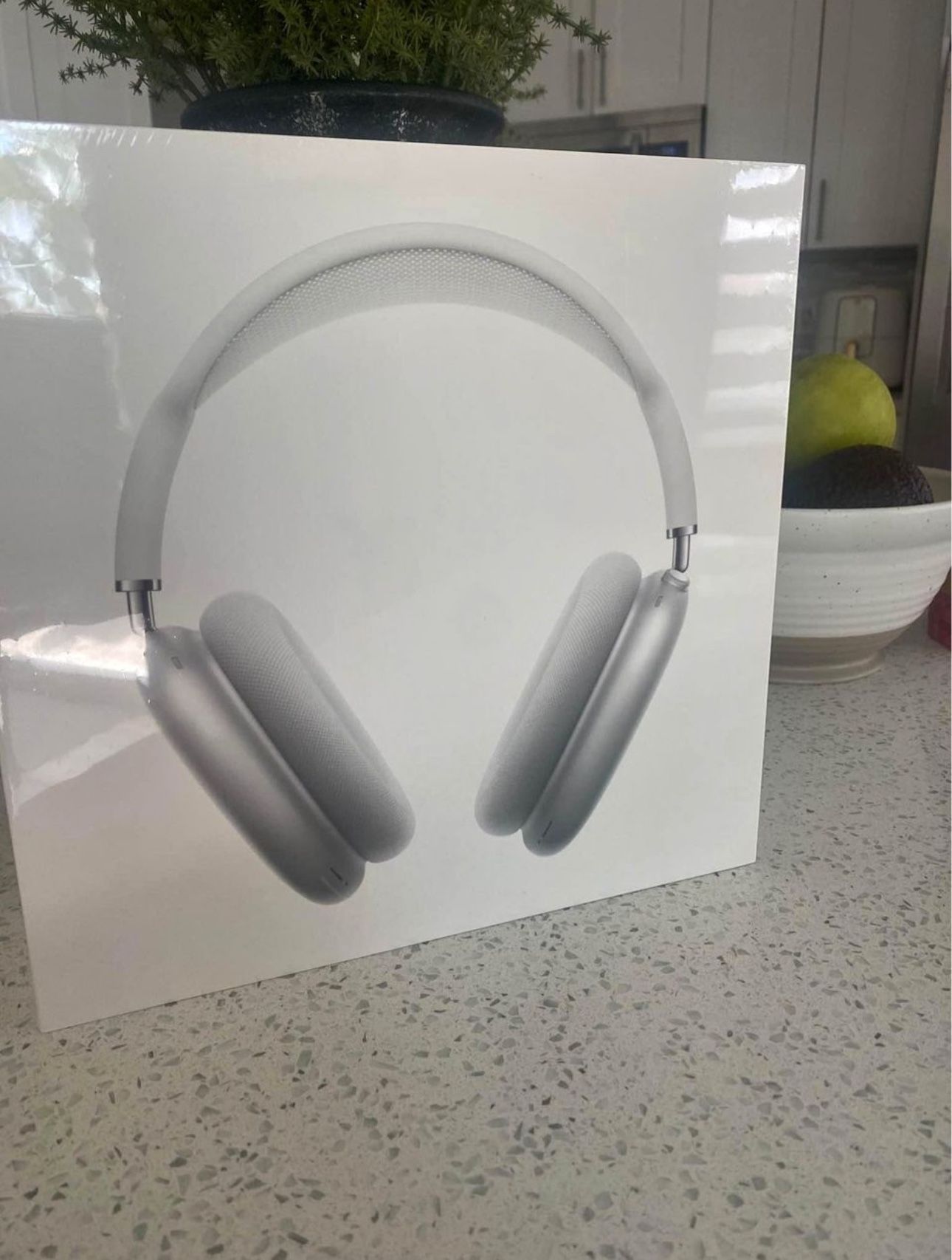 Apple AirPods Max Silver Brand New SEALED **MAKE ME AN OFFER** for