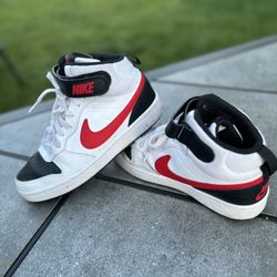 NIKE 5.5 Boys youth $12.50