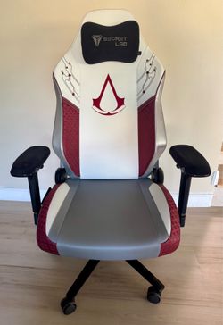 Like new 2025 secretlab titan evo Regular limited edition gaming office chair