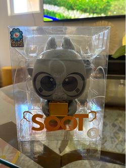 Box Lunch Limited Edition Kaleidos Creative Soot The Dragon Vinyl Figure