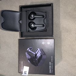 WIRELESS EARBUDS